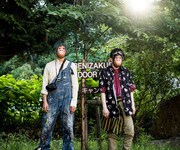 b/w 二度寝で死にたいズ 野外空間演劇「ドドド」ビジュアル