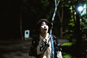 b/w 二度寝で死にたいズ 野外空間演劇「ドドド」ビジュアル