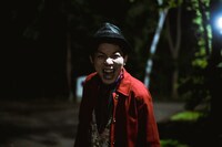 b/w 二度寝で死にたいズ 野外空間演劇「ドドド」ビジュアル
