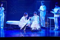 舞台「最後の医者は桜を見上げて君を想う」より。