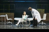 舞台「最後の医者は桜を見上げて君を想う」より。