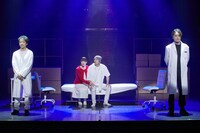 舞台「最後の医者は桜を見上げて君を想う」より。