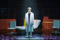 舞台「最後の医者は桜を見上げて君を想う」より。