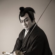 片岡愛之助・今井翼ら出演、室町時代と現代を行き来するJホラー歌舞伎「時超輪廻古井処」開幕