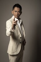 今井翼扮する室戸光。(c)松竹