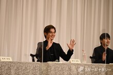 徳永ゆうきの撮影に応える中川大志（中央）。