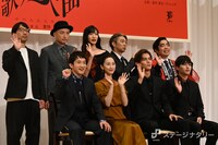 前列左から浅利陽介、松井玲奈、中川大志、福本雄樹、後列左から倉持裕、山内圭哉、中村中、池田成志、徳永ゆうき。