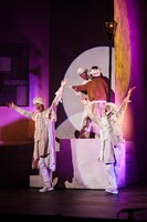 s**t kingz「HELLO ROOMIES!!!」より。(c)秦和真