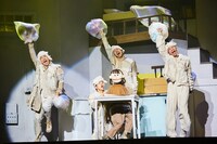 s**t kingz「HELLO ROOMIES!!!」より。(c)秦和真