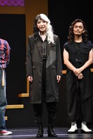 貴城けい（中央）