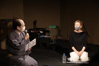 左から大崎晃伸、余越保子。