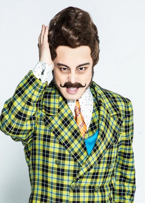 田代万里生扮するミスター・ワームウッド。