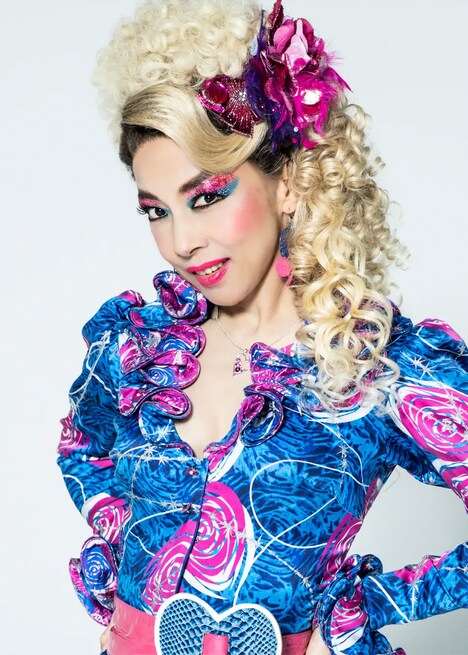 霧矢大夢扮するミセス・ワームウッド。