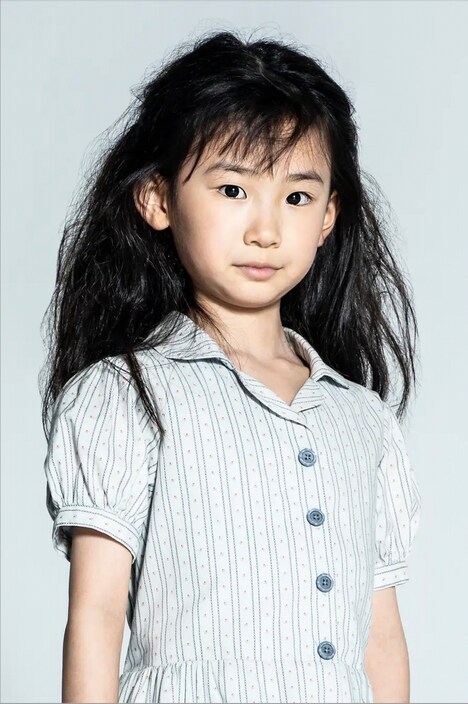 嘉村咲良扮するマチルダ。