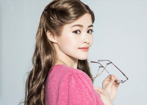 昆夏美扮するミス・ハニー。