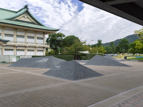 ロームシアター京都 ローム・スクエア 特設エリア「石ころの庭」竣工写真(撮影:市川靖史)