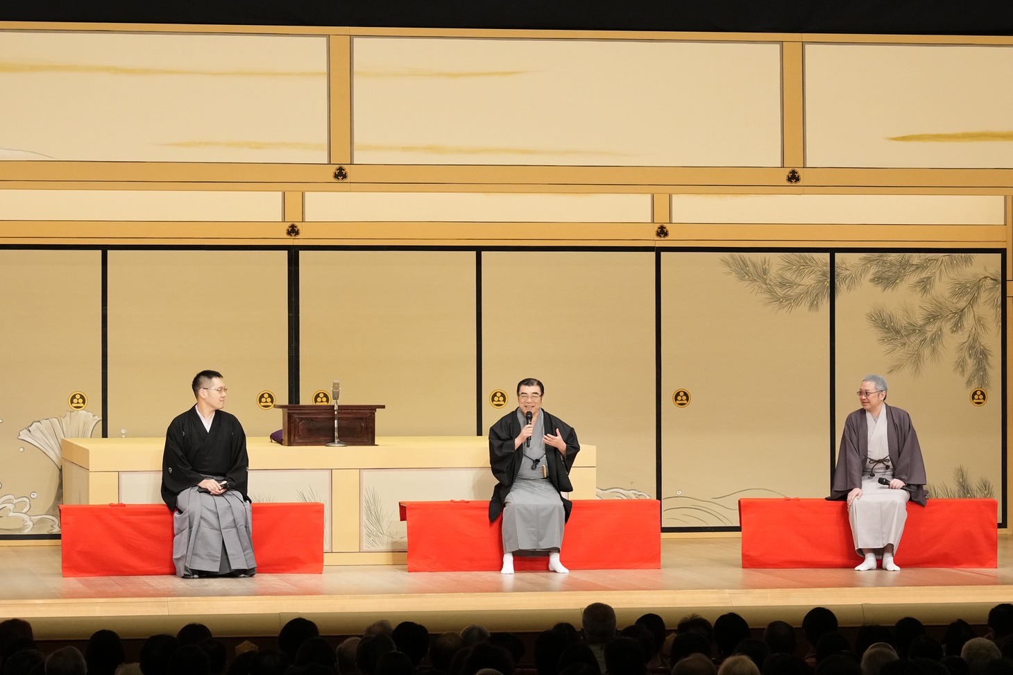 「十月大歌舞伎 荒川十太夫上演記念『神田松鯉・神田伯山 歌舞伎座特撰講談会 ～神田松鯉傘寿を祝って』」特別鼎談の様子。
