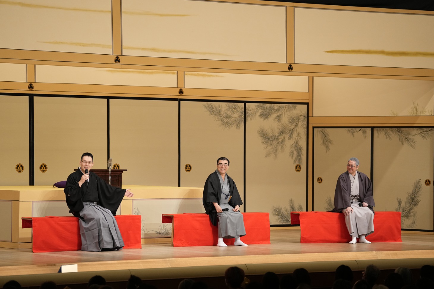 「十月大歌舞伎 荒川十太夫上演記念『神田松鯉・神田伯山 歌舞伎座特撰講談会 ～神田松鯉傘寿を祝って』」特別鼎談の様子。