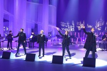 左から有澤樟太郎、花村想太、尾上右近、spi。（写真提供：フジテレビ）