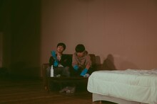 劇団papercraft 第7回公演「世界が朝を知ろうとも」より。