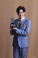 新納慎也扮するカーレド。