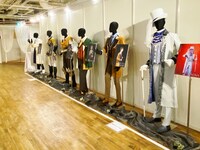 「『2.5次元 大上映祭 2022』～舞台『魔法使いの約束』～」衣裳展示会の様子。