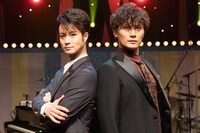 左から田代万里生、加藤和樹。