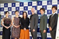 左から池田理沙子、木村優里、吉田都、アラスター・マリオット、福岡雄大、速水渉悟。