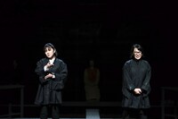 神戸アートビレッジセンター（KAVC）プロデュース公演 手話裁判劇「テロ」より。（撮影：河西沙織）