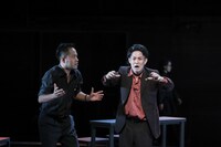 神戸アートビレッジセンター（KAVC）プロデュース公演 手話裁判劇「テロ」より。（撮影：河西沙織）