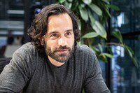 映画「トゥモロー・モーニング」より。