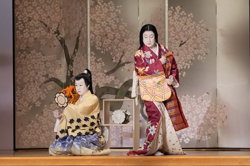 猿若町発祥180年記念「平成中村座 十月大歌舞伎」より、「綾の鼓」の様子。(c)松竹