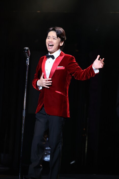 チームBLACKによるミュージカル「ジャージー・ボーイズ」の様子。（写真提供：東宝演劇部）