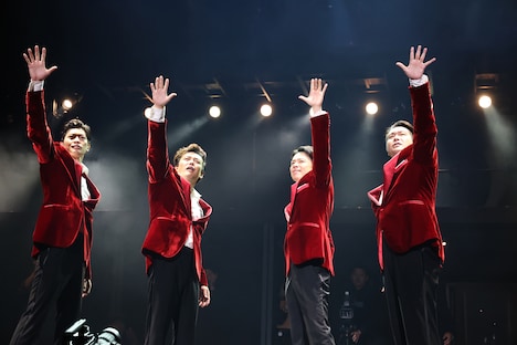 チームBLACKによるミュージカル「ジャージー・ボーイズ」の様子。（写真提供：東宝演劇部）