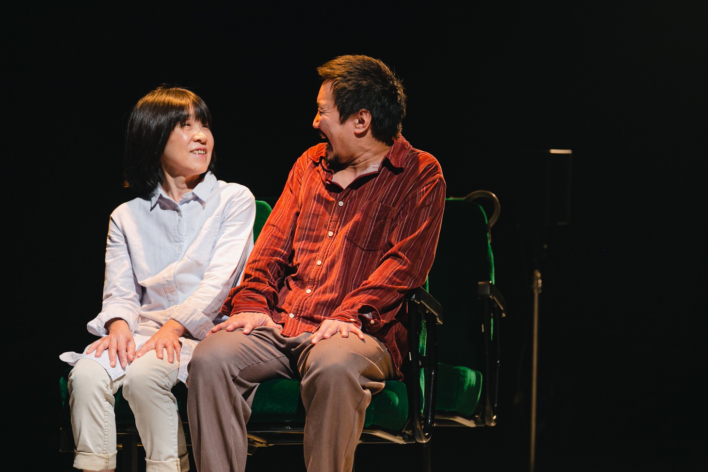 ブルーエゴナク10周年記念公演「バスはどこにも行かないで」より。（撮影：岩原俊一）