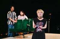 ブルーエゴナク10周年記念公演「バスはどこにも行かないで」より。（撮影：岩原俊一）