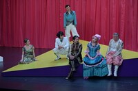 しんゆりシアター「人間ぎらい～メランコリックな恋人 喜劇5幕～」より。（撮影：関口淳吉）