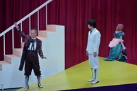 しんゆりシアター「人間ぎらい～メランコリックな恋人 喜劇5幕～」より。（撮影：関口淳吉）