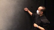 セットデザイン説明バックステージツアーの様子。