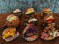 種類豊富なバーガー系。