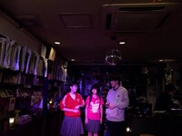 みちばたカナブンのパフォーマンスの様子。