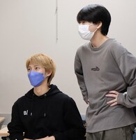 左から木原瑠生、坂田隆一郎。