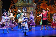 劇団四季 ディズニーミュージカル「美女と野獣」より。