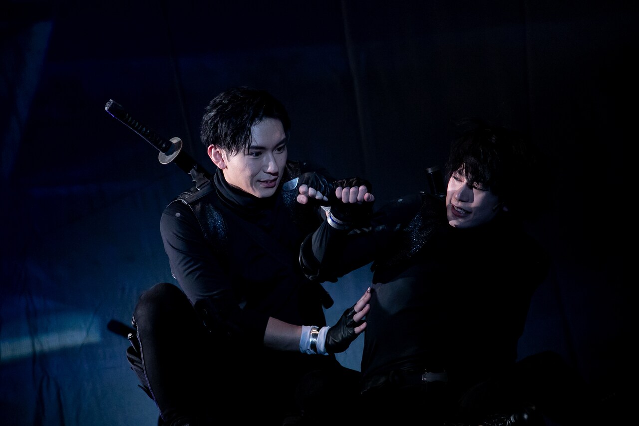 日向野祥＆阿部快征がバディ演じる、舞台「COLOR CROW -神緑之翼-」幕開け