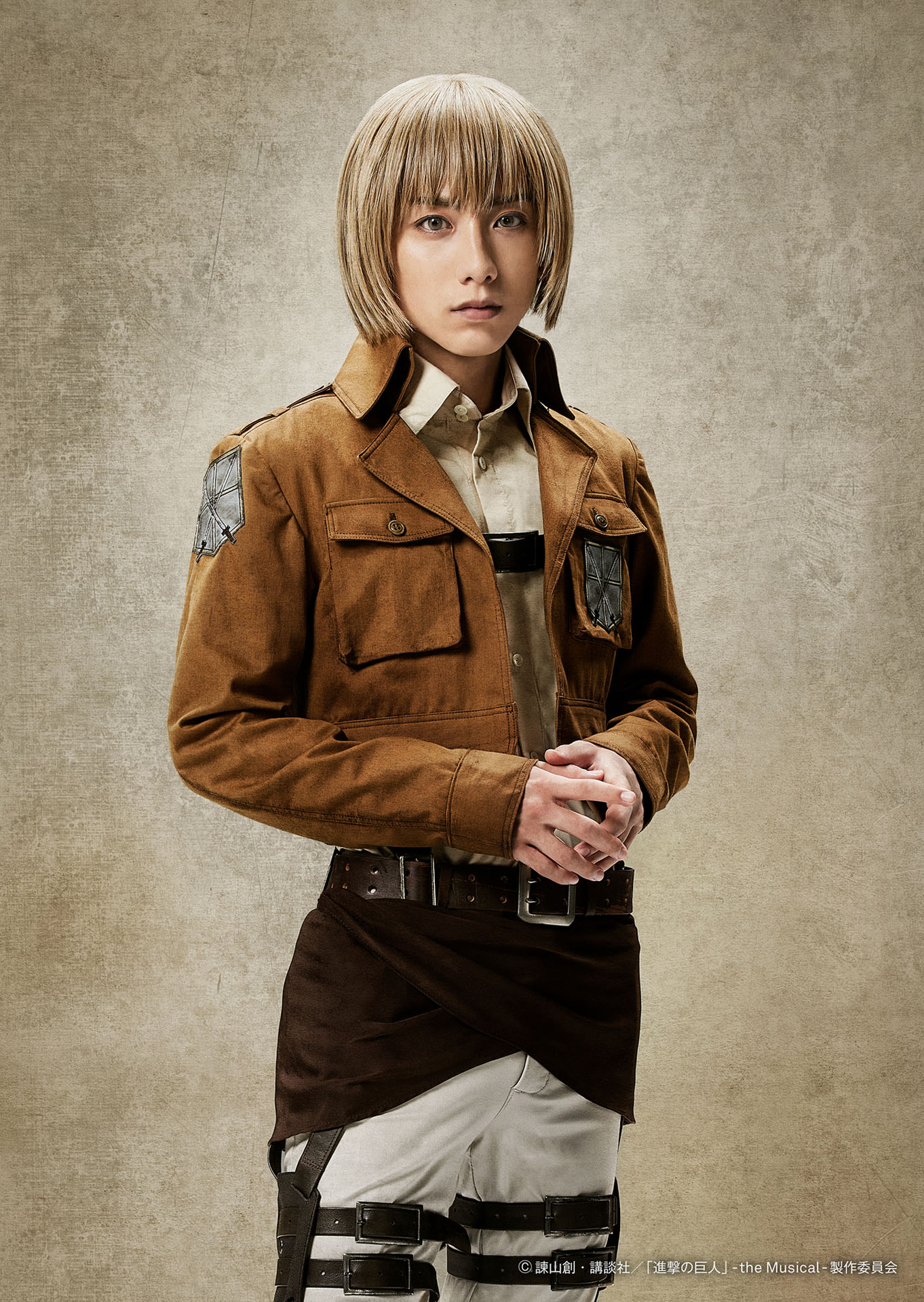 小西詠斗扮するアルミン・アルレルト。