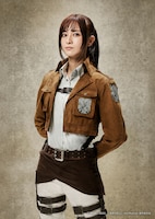 星波扮するサシャ・ブラウス。