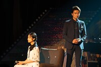 左から木下晴香、井上芳雄。