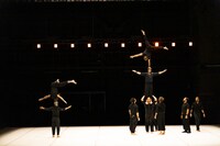 カンパニーXY with ラシッド・ウランダン「Mobius / メビウス」より。（撮影：川並京介）