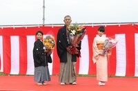 「十三代目市川團十郎白猿襲名披露　八代目市川新之助初舞台」成田山襲名奉告参拝の様子。(c)松竹