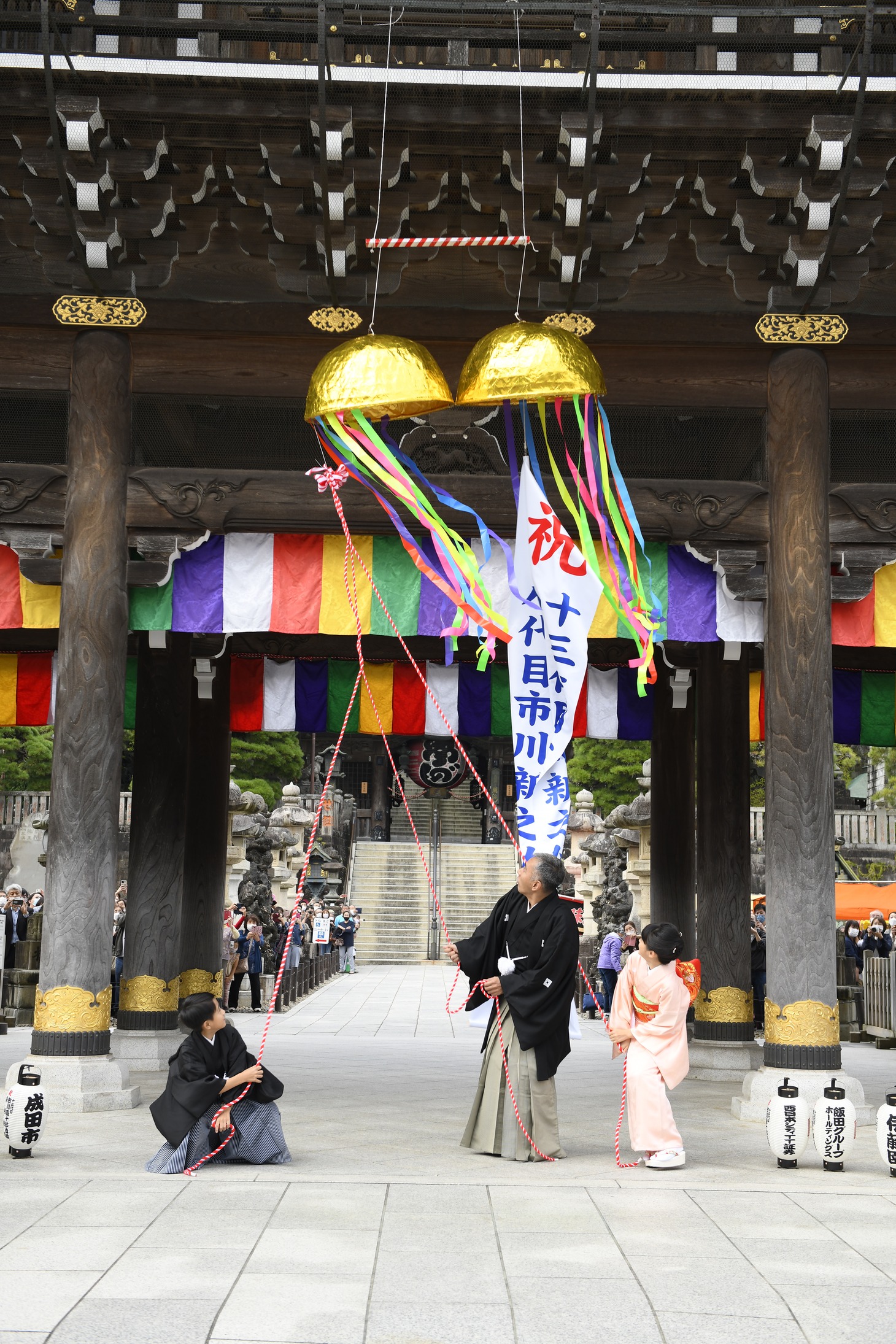 「十三代目市川團十郎白猿襲名披露　八代目市川新之助初舞台」成田山襲名奉告参拝の様子。(c)松竹